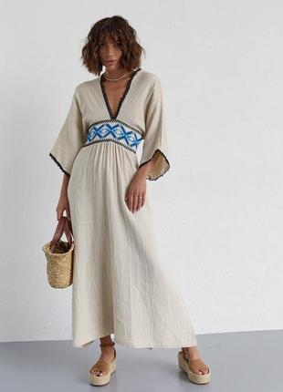 Женское платье-вышиванка с широким поясом7 фото