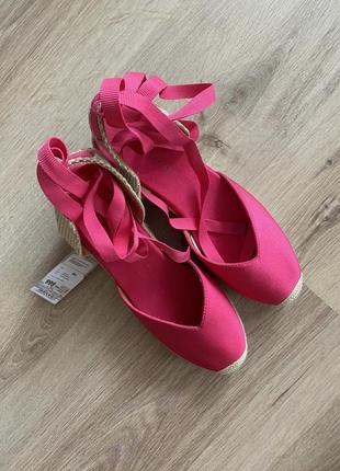 Туфли на танкетке фуксия малиновые яркие танкетка розовые веревки босоножки стиль boho шлепки женские фирменные брендовые