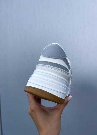 Жіночі білі кросівки на високій підошві7 фото