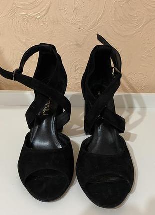 Босоножки замшевые