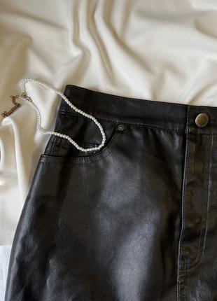 Черная юбка-мини из экокожи hm3 фото