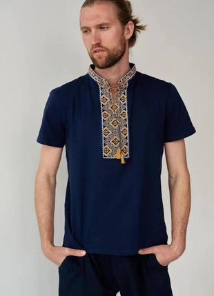 Мужская вышитая футболка