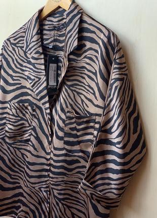 Новая сатиновая блуза свободного фасона в анималистичный принт от бренда nasty gal2 фото