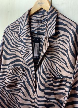 Новая сатиновая блуза свободного фасона в анималистичный принт от бренда nasty gal6 фото
