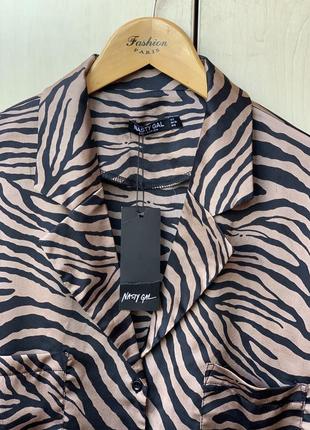 Новая сатиновая блуза свободного фасона в анималистичный принт от бренда nasty gal8 фото