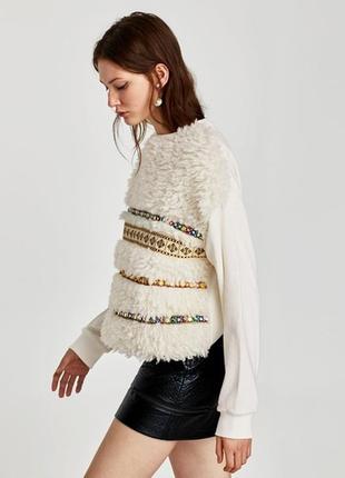 Нереальной красоты меховой свитшот свитер барашек с вышивкой в этно стиле от zara