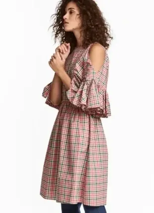 Стильное хлопковое платье миди h&m с открытыми плечками и пышными рукавами.