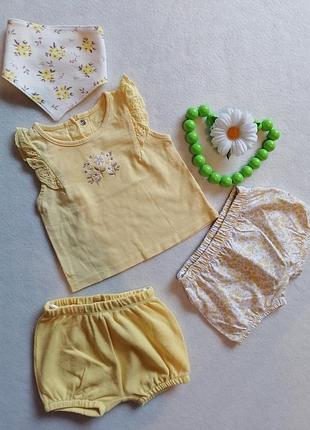 Красивый летний комплект с двумя шортиками и слюнявчиком на 3-6 мес