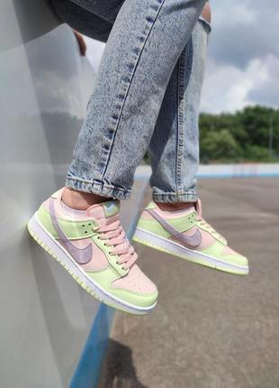 Прекрасные женские кроссовки nike sb dunk low lime peach лайковые с розовым2 фото