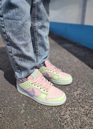 Прекрасные женские кроссовки nike sb dunk low lime peach лайковые с розовым9 фото