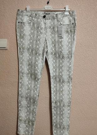Брюки скошенные летние женские, принт под змеиную кожу,новые,размер 14на 46-48размер
