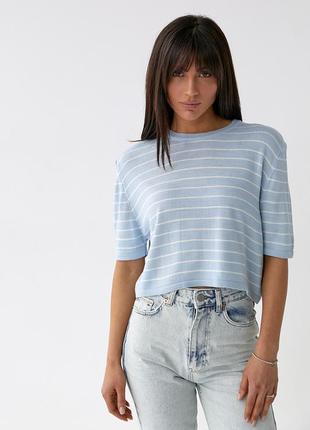 Коротка жіноча футболка в смужку — блакитний колір, s (є розміри)