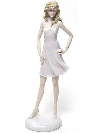 Статуетка декоративна "дівчина в легкому платті" 30.5см