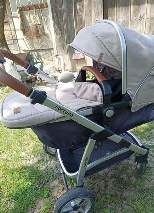 Продам в хорошем состоянии коляску 2в1 и укачивающий центр не дорого