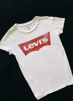 Біла базова футболка levis