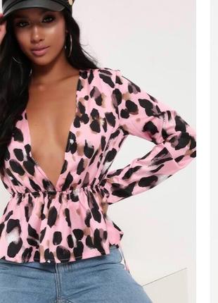 Леопардовая блуза с глубоким декольте
