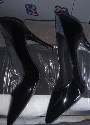 Туфли на каблуке minelli, лакированные, размер 37. состояние хорошее3 фото