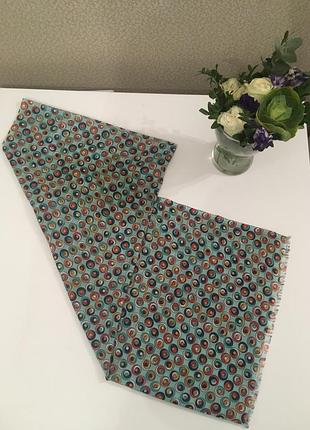 Яскравий тонкий шарф