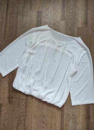 Белая свободная блузка блузка с короткими рукавами вырезом на шнуровке3 фото