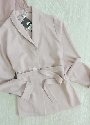 Новий піджак у смужку