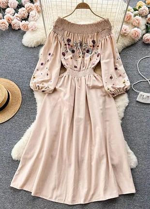 Нежное вышитое платье из натуральной ткани