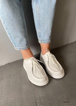 Женские мокасины из перфорации