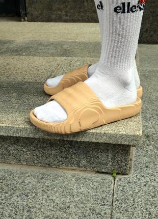 Мужские шлепанцы adidas adilette beige тапочки адидас бежевый шлепки