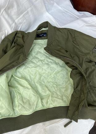 Зеленый женский бомбер хаки куртка курточка осенняя весенняя демисезонная2 фото