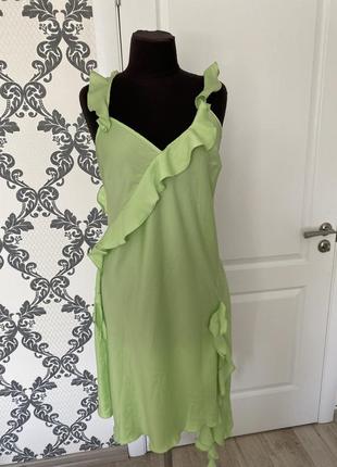 Гарна сукня міді з рюшами салатового кольору л 12