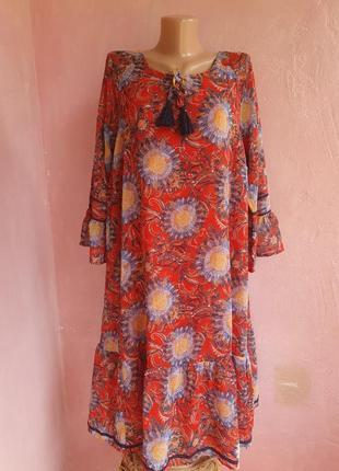 Шифонова сукня в стилі бохо з воланами