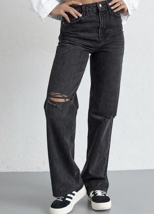 Женские джинсы с рваными коленями1 фото