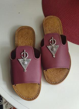 Новые кожаные шлепки 38р