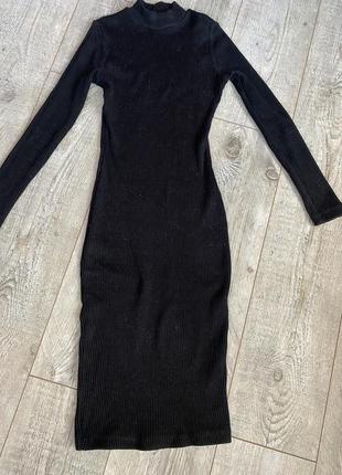 Трикотажное облегающее черное платье1 фото