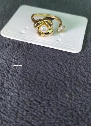 Женское кольцо с цирконом и искусственным жемчугом.3 фото