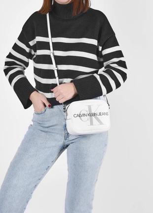 Calvin Klein Sports Jack met capuchon en rits aan de voorkant in CK zwart