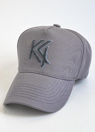 Стильна бейсболка кепка з об’ємною вишивкою