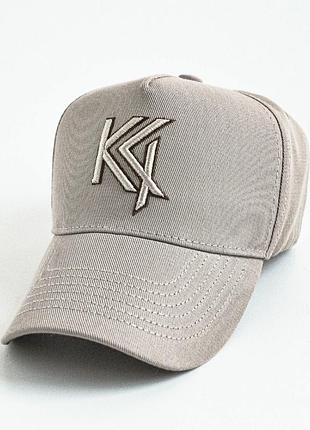 Стильна бейсболка кепка з об’ємною вишивкою