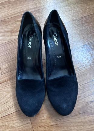 Черные замшевые туфли на маленьком каблуке gabor