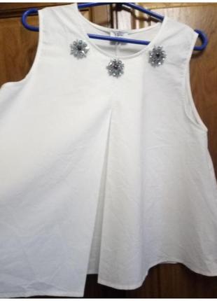 Белая брендовая блузка zara trafaluc (оригинал)трапеция с декором брошки (ньюанс)2 фото