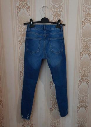 Синие рваные джинсы2 фото