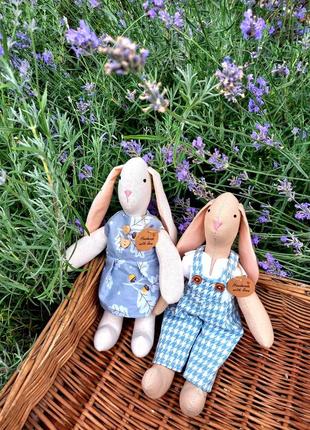 Текстильний зайчик ручної роботи.