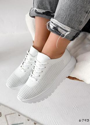 Стильные белые женские кроссовки с сквозной перфорацией летние, кожаные/кожа-женская обувь