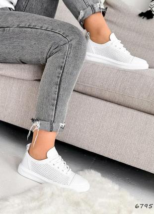 Стильні білі жіночі кеди/кросівки з перфорацією шкіряні/шкіра-жіноче взуття на літо