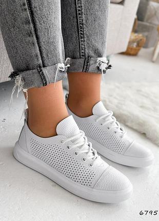 Стильні білі жіночі кеди/кросівки з перфорацією шкіряні/шкіра-жіноче взуття на літо