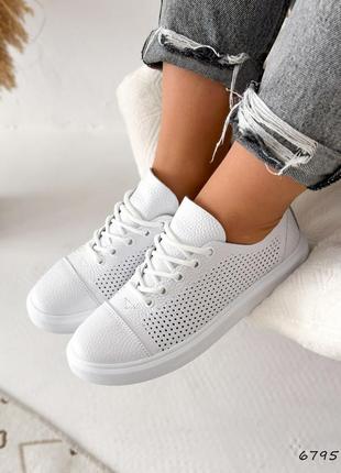 Стильні білі жіночі кеди/кросівки з перфорацією шкіряні/шкіра-жіноче взуття на літо