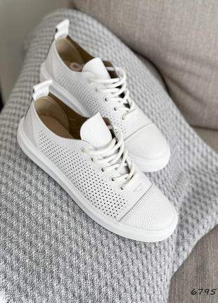 Стильні білі жіночі кеди/кросівки з перфорацією шкіряні/шкіра-жіноче взуття на літо