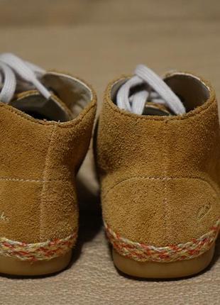 Чудесные замшевые ботиночки-дезерты песочного цвета clarks англия 31 р9 фото