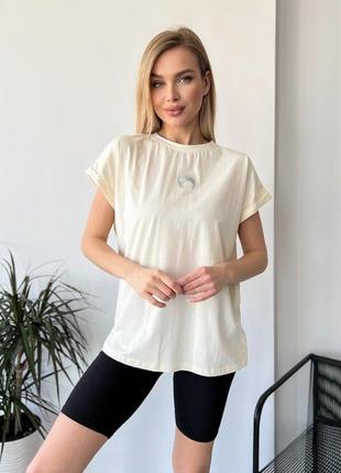 Бежевая футболка кимоно с блестящим декором