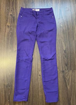 Яскраві фіолетові штани під джинс l.e.i ashley