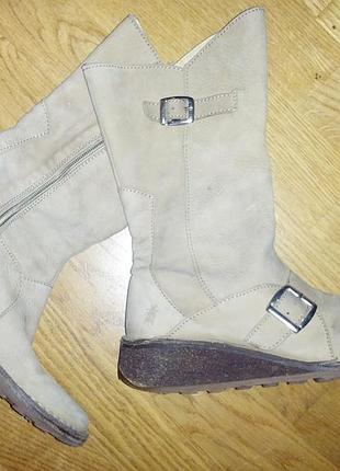 Найзручніші нубукові чоботи,устілка 25,5,39-40разм.fly